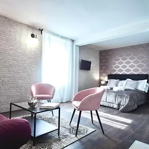 https://s-h-e-n-k-i-n-design-apartment-by-the-museum.italymilanhotels.net