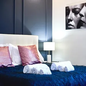https://s-a-r-o-n-a-design-apartment-next-to-the-museum.italymilanhotels.net