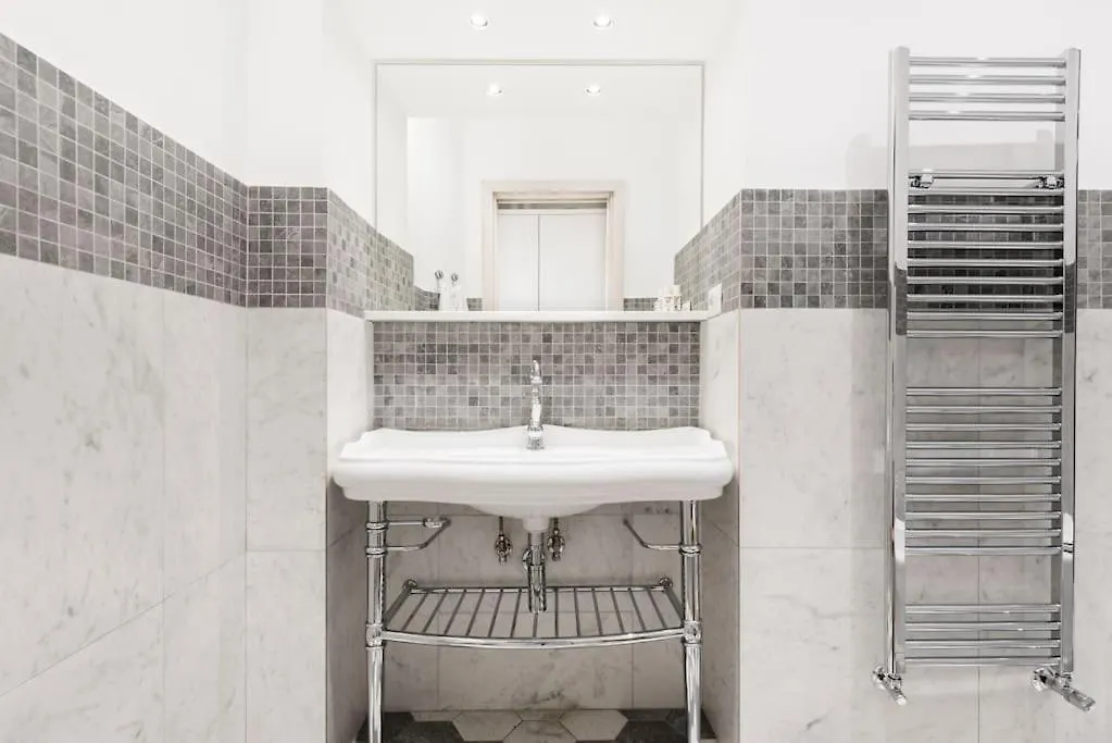 Modern Comfort, Poetic Charm 0*, Rome Italy