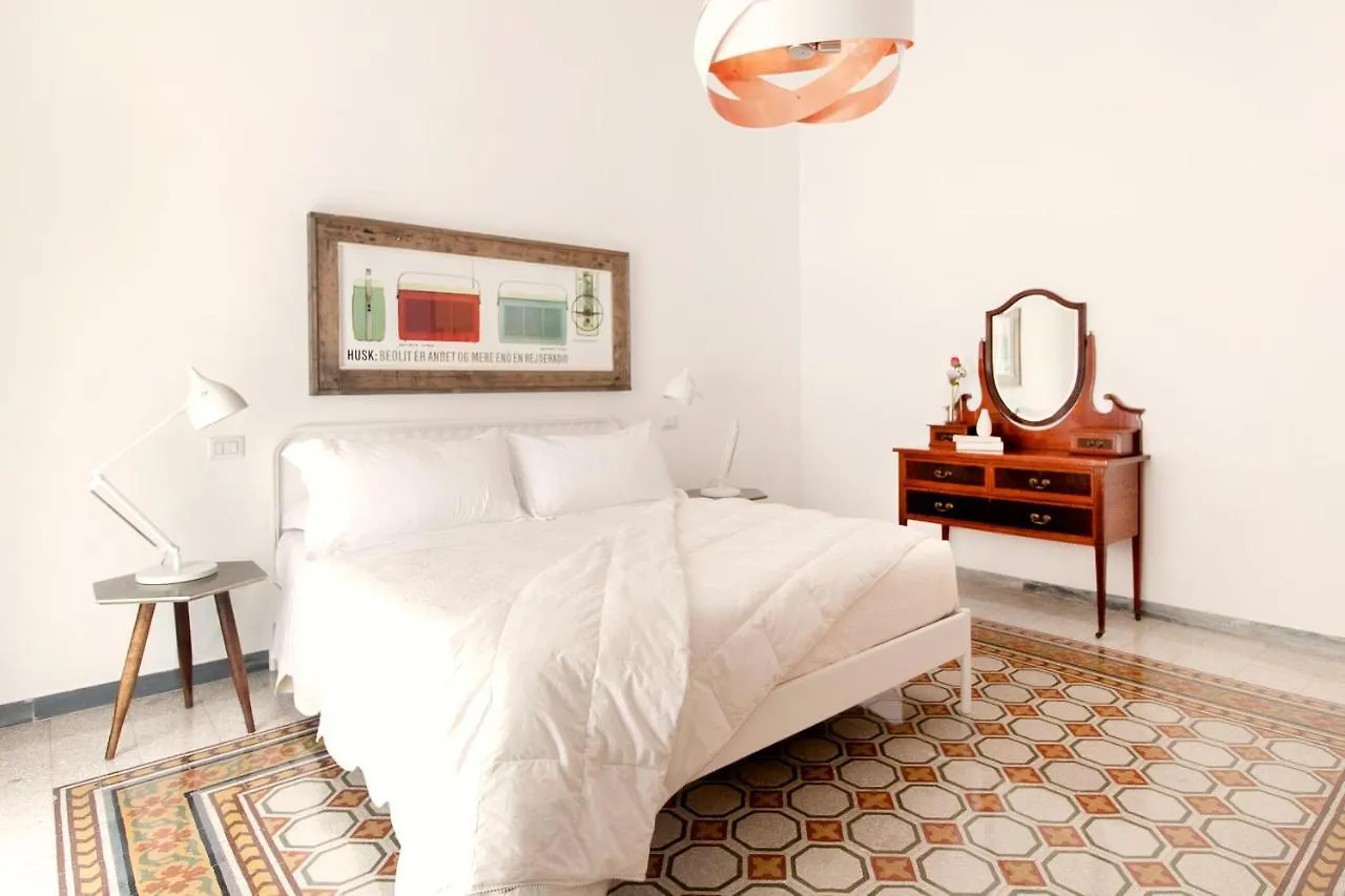 Modern Comfort, Poetic Charm Lägenhet