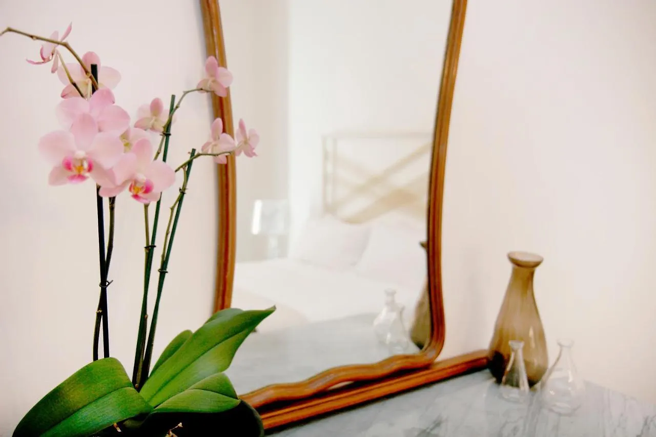 Modern Comfort, Poetic Charm