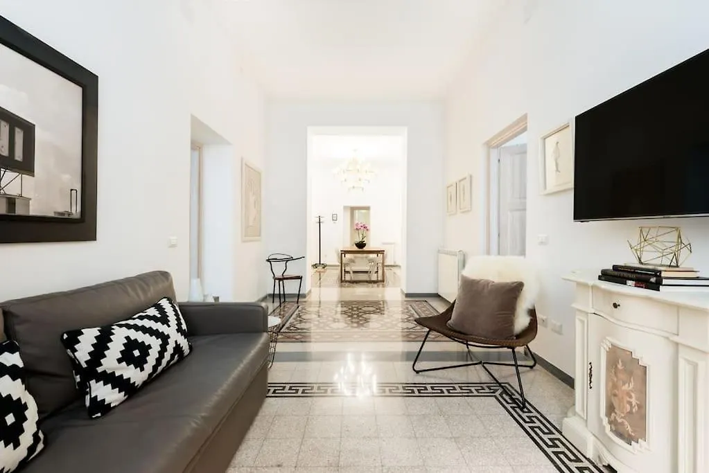 Modern Comfort, Poetic Charm Rzym