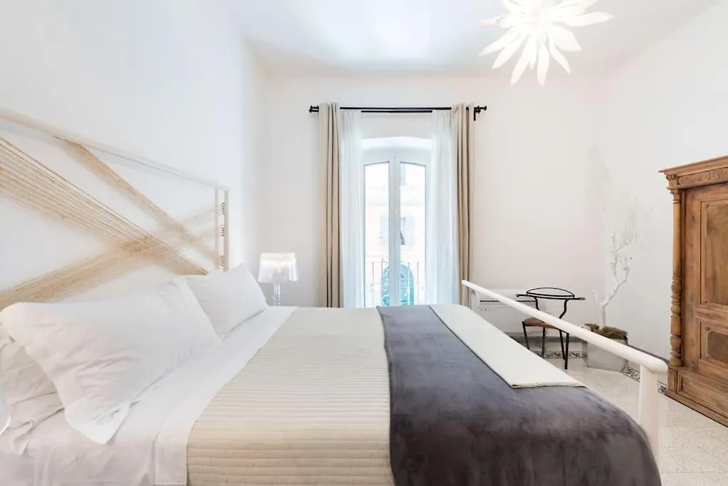 Modern Comfort, Poetic Charm Rzym 0*,