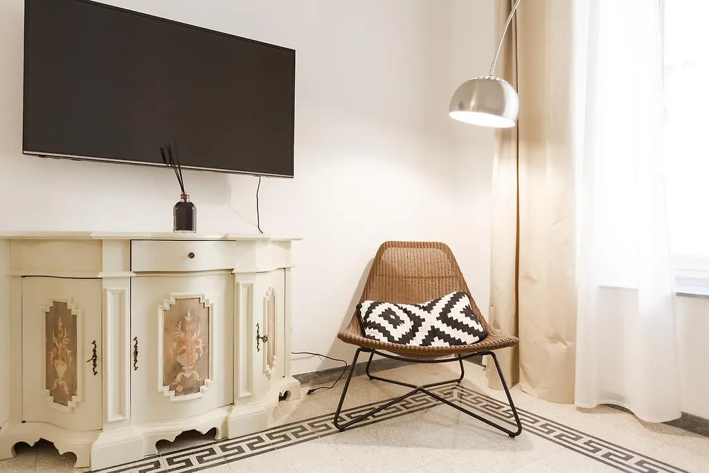 Modern Comfort, Poetic Charm Rzym