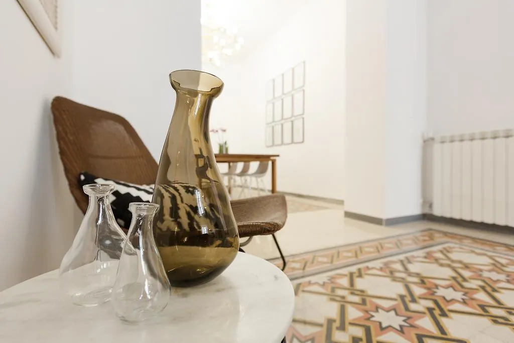 Modern Comfort, Poetic Charm Rzym